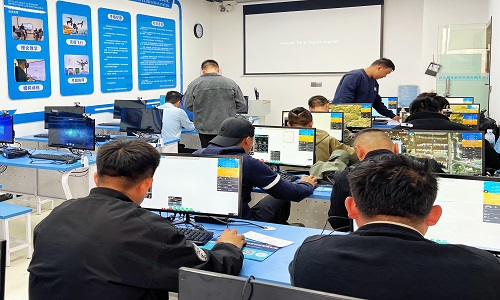 【新疆保華潤天航空無人機培訓(xùn)】探索天空的新領(lǐng)域，全國CAAC無人機考點