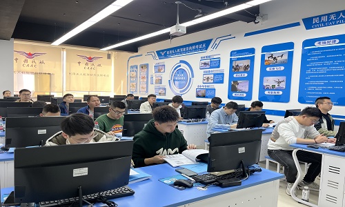 新疆無人機駕駛證培訓:【保華潤天航空】中國民航局認證