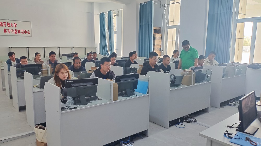 【新疆保華潤天航空】無人機(jī)操作培訓(xùn)走進(jìn)英吉沙縣,為鄉(xiāng)村振興插上騰飛的翅膀